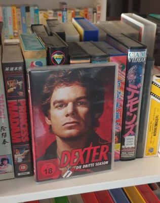 dexter season 3.jpg
